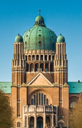 Vooraanzicht van de basiliek van Koekelberg
