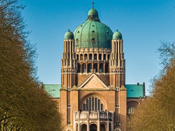 Vooraanzicht van de basiliek van Koekelberg