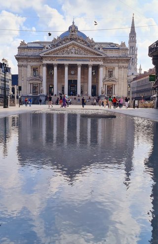 De Beurs vanuit Dansaertstraat gezien