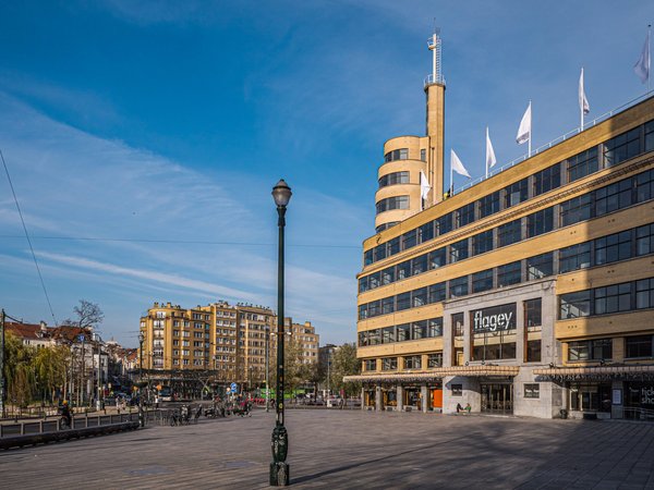 Buitenaanzicht van het Flageygebouw