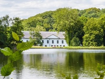 Rood Klooster aan de vijver