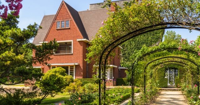 Kleine rozentuin museum van Buuren