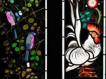 Detail van glasraam in het gemeentehuis van Vorst © Korei Guided Tours